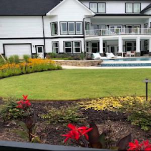 Four Seasons Lawn Maintenance