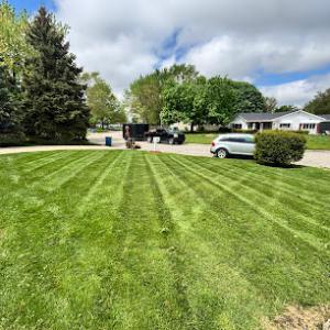 Russell’s Lawncare & Maintenance