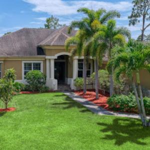 Russell's Lawn Care of the Treasure Coast